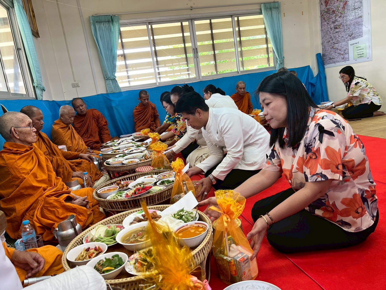 title - ส.ป.ก. ยโสธร จัดพิธีเจริญพระพุทธมนต์ทำบุญถวายภัตตาหารเพลแด่พระสงฆ์ พิธีสักการะศาลเจ้าที่และสิ่งศักดิ์สิทธิ์ประจำสำนักงาน เนื่องในเทศกาลวันขึ้นปีใหม่ไทย